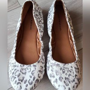 Lucky Brand Women's White and Grey Loafers